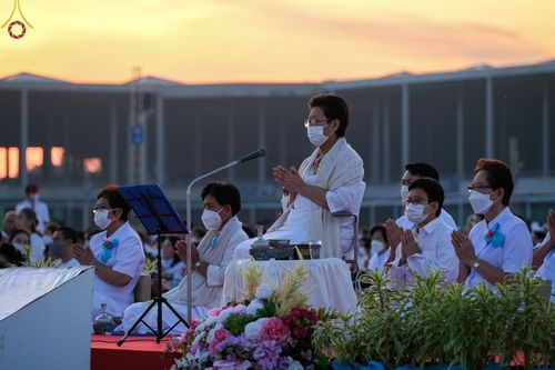 ภาพ No.68673:พิธีตักบาตรฉลองพระใหม่ วันที่ 1 มกราคม พ.ศ. 2566 ณ วัดพระธรรมกาย จ.ปทุมธานี