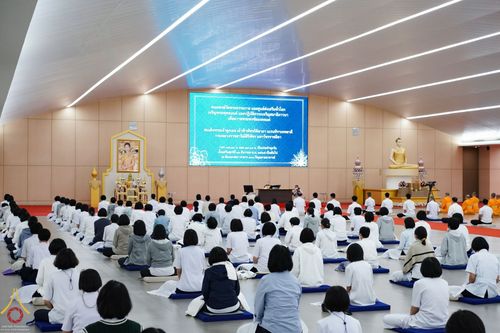 ภาพ No.67574:คณะสงฆ์วัดพระธรรมกาย และศูนย์ส่งเสริมทั่วโลกเจริญพระพุทธมนต์ และปฏิบัติธรรมเจริญสมาธิภาวนาเพื่อถวายพระพรชัยมงคลแด่ สมเด็จพระเจ้าลูกเธอ เจ้าฟ้าพัชรกิติยาภา นเรนทิราเทพยวดี กรมหลวงราชสาริณีสิรพัชร มหาวัชรราธิดา