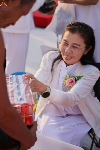 ภาพ No.294535:วันที่ 14 มกราคม พ.ศ. 2569 พิธีตักบาตรพระธรรมยาตรา ณ วัดสองพี่น้อง ต.ต้นตาล อ.สองพี่น้อง จ.สุพรรณบุรี ในโครงการธรรมยาตรา กตัญญูบูชา มหาปูชนียาจารย์ พระมงคลเทพมุนี(สด จนฺทสโร) พระผู้ปราบมาร อนุสรณ์สถาน 7 แห่ง ปีที่ 14