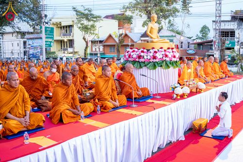 ภาพ No.310272:วันอาทิตย์ที่ 15 กุมภาพันธ์ พ.ศ. 2569 ตักบาตรพระ 1,000 รูป เมืองตรัง ปีที่ 2 ณ ลานพระบรมราชานุสาวรีย์ รัชกาลที่ 5 (หน้าศาลจังหวัดตรัง)อ.เมือง จ.ตรัง