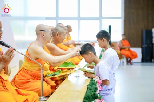 ภาพ No.317416:วันอาทิตย์ ที่ 29 มีนาคม พ.ศ.2569  พิธีปลงผม , พิธีขอขมามอบบาตรและผ้าไตร , พิธีบรรพชา ณ ศูนย์ปฏิบัติธรรมสมุทรปราการ จำนวน 42 รูป