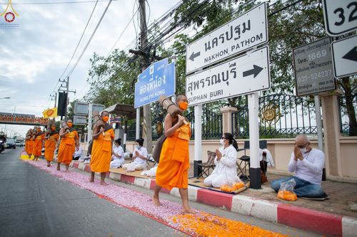 ภาพ No.68963:พิธีต้อนรับพระธรรมยาตรา ในโครงการธรรมยาตรากตัญญูบูชา มหาปูชนียาจารย์ พระมงคลเทพมุนี(สด จนฺทสโร) พระผู้ปราบมาร อนุสรณ์สถาน 7 แห่ง ปีที่ 11 วันที่ 3 มกราคม พ.ศ. 2566 ณ อนุสรณ์สถานมหาวิหารพระมงคลเทพมุนี จ.สุพรรณบุรี