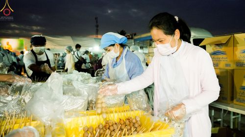 ภาพ No.70361:พิธีถวายภัตตาหารเป็นสังฆทาน แด่คณะพระธรรมยาตราฯ ในโครงการธรรมยาตราฯ ปีที่ 11 ณ อนุสรณ์สถานคลองบางนางแท่น อ.สามพราน จ.นครปฐม วันที่ 12 มกราคม พ.ศ. 2566