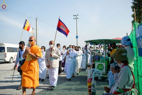 ภาพ No.69426:พิธีจุดประทีปถวายเป็นพุทธบูชา และบูชาธรรมมหาปูชนียาจารย์ ในโครงการธรรมยาตรากตัญญูบูชา มหาปูชนียาจารย์ พระมงคลเทพมุนี(สด จนฺทสโร) พระผู้ปราบมาร ปีที่ 11 ณ อนุสรณ์สถานมหาวิหารพระมงคลเทพมุนี อ.สองพี่น้อง จ.สุพรรณบุรี