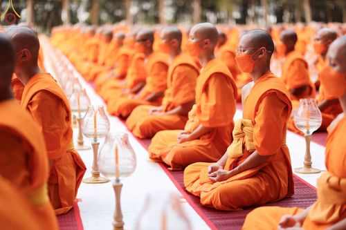ภาพ No.69310:พิธีจุดประทีปถวายเป็นพุทธบูชา และบูชาธรรมมหาปูชนียาจารย์ ในโครงการธรรมยาตรากตัญญูบูชา มหาปูชนียาจารย์ พระมงคลเทพมุนี(สด จนฺทสโร) พระผู้ปราบมาร ปีที่ 11 ณ อนุสรณ์สถานมหาวิหารพระมงคลเทพมุนี อ.สองพี่น้อง จ.สุพรรณบุรี