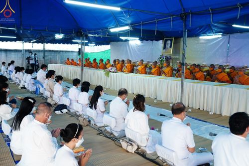 ภาพ No.73842:พิธีถวายภัตตาหารเป็นสังฆทาน แด่คณะพระธรรมยาตราฯ ในโครงการธรรมยาตรากตัญญูบูชา มหาปูชนียาจารย์ พระมงคลเทพมุนี(สด จนฺทสโร) พระผู้ปราบมาร อนุสรณ์สถาน 7 แห่ง ปีที่ 11 วันที่ 23 มกราคม พ.ศ. 2566