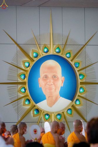 ภาพ No.75424:พิธีสวดพระพุทธมนต์และถวายภัตตาหารเป็นสังฆทาน เนื่องในวันมหาปูชนียาจารย์ วันที่ 3 กุมภาพันธ์ พ.ศ. 2565 ณ วัดพระธรรมกาย อ.คลองหลวง จ.ปทุมธานี