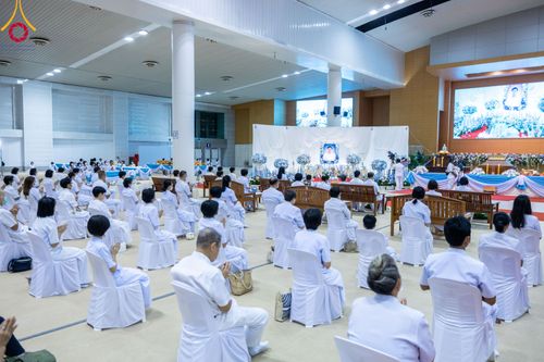 ภาพ No.90877:พิธีบำเพ็ญกุศลสวดพระอภิธรรม  อุบาสกถาวร พรหมถาวร (อุบาสกผู้ปั้นพระ) คืนที่ 5 วันพุธที่ 18 ตุลาคม พ.ศ. 2566 ณ ห้องแก้วสารพัดนึก 1 สภาธรรมกายสากล วัดพระธรรมกาย จ.ปทุมธานี