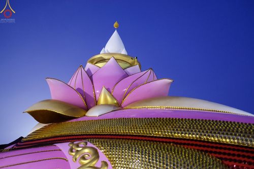 ภาพ No.70505:พิธีตักบาตรพระธรรมยาตราฯ ในโครงการธรรมยาตรากตัญญูบูชา มหาปูชนียาจารย์ พระมงคลเทพมุนี(สด จนฺทสโร) พระผู้ปราบมาร ปีที่ 11 ณ อนุสรณ์สถานลำดับที่ 2 สถานที่ตั้งมโนปณิธานบวชตลอดชีวิต อนุสรณ์สถานคลองบางนางแท่น อ.สามพราน จ.นครปฐม วันที่ 14 มกราคม พ.ศ. 2566