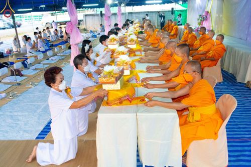 พิธีถวายภัตตาหารเป็นสังฆทาน แด่คณะพระธรรมยาตราฯ ในโครงการธรรมยาตรากตัญญูบูชา มหาปูชนียาจารย์ พระมงคลเทพมุนี(สด จนฺทสโร) พระผู้ปราบมาร อนุสรณ์สถาน 7 แห่ง ปีที่ 11 วันที่ 26 มกราคม พ.ศ. 2566