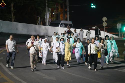 ภาพ No.284132:วันเสาร์ที่ 20 ธันวาคม พ.ศ.2568  พิธีตักบาตรพระ 10,000 รูป เนื่องในโอกาส 194 ปี จังหวัดกาญจนบุรี และอุทิศส่วนกุศลให้แด่บรรพชนทั้งหลาย บริเวณถนนสองแคว (Skywalk) เมืองกาญจนบุรี