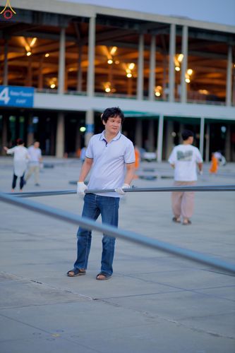 ภาพ No.326935:วันที่ 1 พฤษภาคม พ.ศ.2569 พระภิกษุ สามเณร เจ้าหน้าที่ สาธุชน ร่วมกันเก็บงาน ณ ลานธรรม วัดพระธรรมกาย