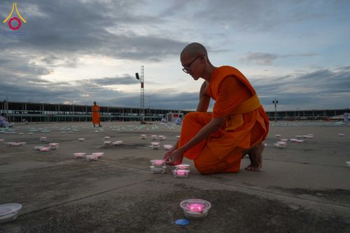 ภาพ No.345744:วันพฤหัสบดีที่ 27 สิงหาคม พ.ศ.2569 พิธีจุดประทีป เนื่องในวันธรรมชัย ณ วัดพระธรรมกาย ปทุมธานี