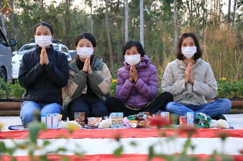 ภาพ No.68538:พิธีเจริญพระพุทธมนต์และตักบาตรพระ ๑,๐๐๐ รูป บำเพ็ญกุศลเพื่อถวายพระพรชัยแด่ สมเด็จพระเจ้าลูกเธอเจ้าฟ้าพัชรกิติยาภา นเรนทิราเทพยวดี กรมหลวงราชสาริณีสิริพัชร มหาวัชรราชธิดา และ ฉลองเมืองลำปาง ๑,๓๔๒ ปี วันศุกร์ที่ ๓๐ ธันวาคม พ.ศ.๒๕๖๕ ณ ศูนย์ปฏิบัติธรรมลำปาง 