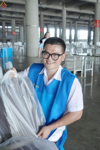 ภาพ No.321944:วันที่ 11-12 เมษายน พ.ศ.2569 การเตรียมงาน มัดถุงน้ำ , ผูกผ้าระบาย , เตรียมจุดฉันภัตตาหาร เพื่องานถวายมหาสังฆทาน 40,000 กว่าวัดทั่วประเทศ วันคุ้มครองโลก 22 เมษายน พ.ศ.2569 วัดพระธรรมกาย