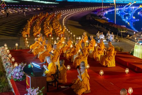 ภาพ No.308142:วันที่ 31 มกราคม พ.ศ. 2569 พิธีจุดประทีปธรรมถวายเป็นพุทธบูชา  และบูชาธรรมมหาปูชนียาจารย์ (ภาพชุดที่ 3) ณ วัดพระธรรมกาย ปทุมธานี ในโครงการธรรมยาตรา กตัญญูบูชา มหาปูชนียาจารย์ พระมงคลเทพมุนี(สด จนฺทสโร) พระผู้ปราบมาร อนุสรณ์สถาน 7 แห่ง ปีที่ 14