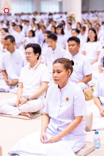 ภาพ No.337965:วันอาทิตย์ต้นเดือน 5 กรกฎาคม พ.ศ.2569 สัมมนาพิเศษ พิธีมอบพระของขวัญ ณ ห้องแก้วสารพัด1 วัดพระธรรมกาย