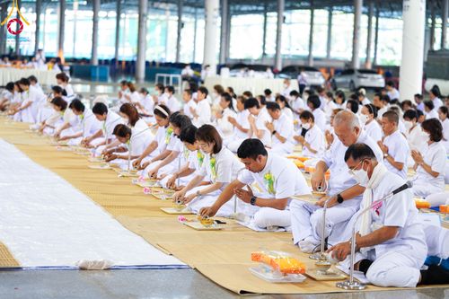 ภาพ No.105543:พิธีถวายภัตตาหารเป็นสังฆทาน แด่คณะพระธรรมยาตราฯ ในโครงการธรรมยาตรากตัญญูบูชา มหาปูชนียาจารย์ พระมงคลเทพมุนี(สด จนฺทสโร) พระผู้ปราบมาร อนุสรณ์สถาน 7 แห่ง ปีที่ 12 วันที่ 3 มกราคม พ.ศ. 2567 ณ สภาธรรมกายสากล วัดพระธรรมกาย