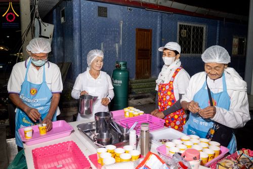 ภาพ No.293688:วันที่ 14 มกราคม พ.ศ. 2569  พิธีถวายภัตตาหารเป็นสังฆทาน แด่พระธรรมยาตรา  ณ วัดสองพี่น้อง ต.ต้นตาล อ.สองพี่น้อง จ.สุพรรณบุรี  ในโครงการธรรมยาตรา กตัญญูบูชา มหาปูชนียาจารย์  พระมงคลเทพมุนี(สด จนฺทสโร) พระผู้ปราบมาร  อนุสรณ์สถาน 7 แห่ง ปีที่ 14