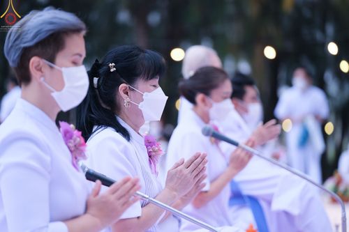 ภาพ No.69567:พิธีตักบาตรพระธรรมยาตราฯ ในโครงการธรรมยาตรากตัญญูบูชา มหาปูชนียาจารย์ พระมงคลเทพมุนี(สด จนฺทสโร) พระผู้ปราบมาร ปีที่ 11 ณ อนุสรณ์สถานลำดับที่ 1 สถานที่เกิดด้วยรูปกายเนื้อ อนุสรณ์สถานมหาวิหารพระมงคลเทพมุนี อ.สองพี่น้อง จ.สุพรรณบุรี