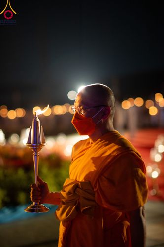 ภาพ No.90295:พิธีจุดประทีป 20,000 ดวง บูชาพระมหาธรรมกายเจดีย์ และบูชาพระมงคลเทพมุนี(สด จนฺทสโร) พระผู้ปราบมาร วันอังคารที่ 10 ตุลาคม พ.ศ. 2566 ณ ลานธรรมพระมหาธรรมกายเจดีย์ วัดพระธรรมกาย จ.ปทุมธานี