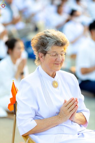 ภาพ No.307737:วันที่ 31 มกราคม พ.ศ. 2569 พิธีจุดประทีปธรรมถวายเป็นพุทธบูชา  และบูชาธรรมมหาปูชนียาจารย์ (ภาพชุดที่ 2) ณ วัดพระธรรมกาย ปทุมธานี ในโครงการธรรมยาตรา กตัญญูบูชา มหาปูชนียาจารย์ พระมงคลเทพมุนี(สด จนฺทสโร) พระผู้ปราบมาร อนุสรณ์สถาน 7 แห่ง ปีที่ 14