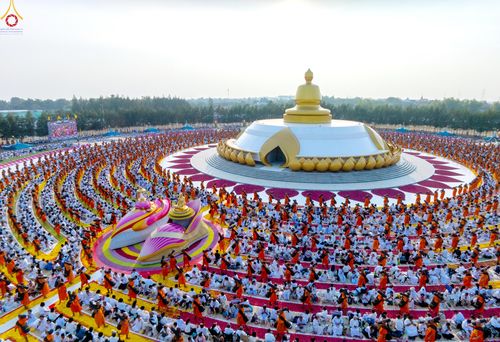 ภาพ No.299728:วันที่ 18 มกราคม พ.ศ. 2569 พิธีต้อนรับพระธรรมยาตรา (ภาพชุดที่ 2) ณ อนุสรณ์สถานลำดับที่ 5  สถานที่เผยแผ่วิชชาธรรมกายครั้งแรก อนุสรณ์สถานบางปลา วัดบางปลา อำเภอบางเลน จังหวัดนครปฐม ในโครงการธรรมยาตรา กตัญญูบูชา มหาปูชนียาจารย์ พระมงคลเทพมุนี(สด จนฺทสโร) พระ