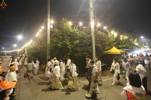 ภาพ No.297219:วันที่ 17 มกราคม พ.ศ. 2569 พิธีจุดประทีปถวายเป็นพุทธบูชา และบูชาธรรมมหาปูชนียาจารย์ (ภาพชุดที่ 2) ณ วัดโบสถ์บน ต.บางคูเวียง จ.นนทบุรี อนุสรณ์สถานลำดับที่ 4 สถานที่เกิดด้วยกายธรรม ในโครงการธรรมยาตรา กตัญญูบูชา มหาปูชนียาจารย์ พระมงคลเทพมุนี(สด จนฺทสโร) พร