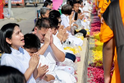 ภาพ No.287735:วันที่ 3 มกราคม พ.ศ. 2569 พิธีต้อนรับพระธรรมยาตรา ครั้งที่ 2 (ภาพชุดที่ 2) ในโครงการธรรมยาตรา กตัญญูบูชา มหาปูชนียาจารย์ พระมงคลเทพมุนี(สด จนฺทสโร) พระผู้ปราบมาร อนุสรณ์สถาน 7 แห่ง ปีที่ 14 ณ อนุสรณ์สถานมหาวิหารพระมงคลเทพมุนี (โลตัสแลนด์) อ.สองพี่น้อง จ.