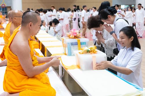 ภาพ No.280608:วันที่ 28 ธันวาคม พ.ศ.2568 พิธีถวายอุปกรณ์ทำความสะอาด ณ ห้องแก้วสารพัดนึก วัดพระธรรมกาย