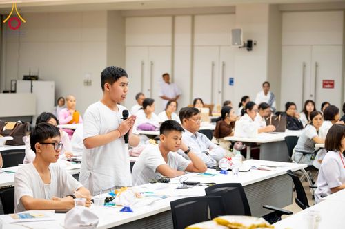 ภาพ No.313135:วันที่ 4 มีนาคม พ.ศ. 2559 หลวงพ่อทัตตชีโว รองเจ้าอาวาสวัดพระธรรมกาย ได้เมตตาถวายการต้อนรับปฏิสันถารพระอาคันตุกะจาก 19 ประเทศ ที่เดินทางมาร่วมงานวันมาฆบูชา ณ วัดพระธรรมกาย