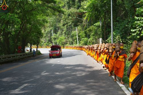 ภาพ No.81264:พระภิกษุ สามเณร วัดบ้านขุน  ธรรมยาตราฉลองแชมป์บาลี ของคณะสงฆ์ภาค 7 ประจำปี 2566 วันเสาร์ที่ 27 พฤษภาคม พ.ศ. 2566