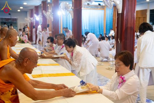 ภาพ No.295839:วันที่ 17 มกราคม พ.ศ. 2569 พิธีถวายภัตตาหารเป็นสังฆทาน แด่พระธรรมยาตรา ณ วัดโบสถ์บน ต.บางคูเวียง จ.นนทบุรี อนุสรณ์สถานลำดับที่ 4 สถานที่เกิดด้วยกายธรรม ในโครงการธรรมยาตรา กตัญญูบูชา มหาปูชนียาจารย์ พระมงคลเทพมุนี(สด จนฺทสโร) พระผู้ปราบมาร อนุสรณ์สถาน 7 แ