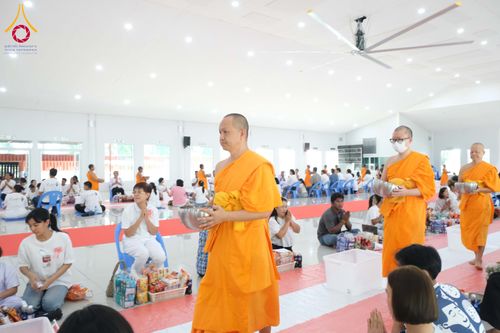 ภาพ No.320918:วันเสาร์ที่ 11 เมษายน พ.ศ.2569 พิธีตักบาตรฉลองสามเณรใหม่ ณ ศูนย์อบรมเยาวชนนครปฐม