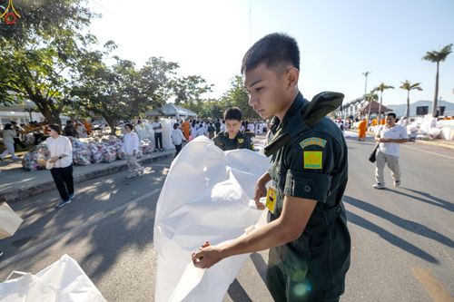 ภาพ No.282519:วันที่ 19 -20 ธันวาคม พ.ศ.2568 เบื้องหลังความสำเร็จ ของการจัดงานตักบาตร พระ 10,000 รูป Skywalk กาญจนบุรี