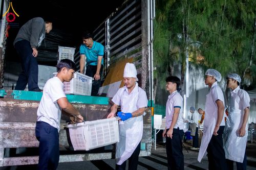 ภาพ No.288162:วันที่ 5 มกราคม พ.ศ. 2569 พิธีถวายภัตตาหารเป็นสังฆทาน แด่พระธรรมยาตรา ในโครงการธรรมยาตรา กตัญญูบูชา มหาปูชนียาจารย์ พระมงคลเทพมุนี(สด จนฺทสโร) พระผู้ปราบมาร อนุสรณ์สถาน 7 แห่ง ปีที่ 14 ณ อนุสรณ์สถานมหาวิหารพระมงคลเทพมุนี (โลตัสแลนด์) อ.สองพี่น้อง จ.สุพรร