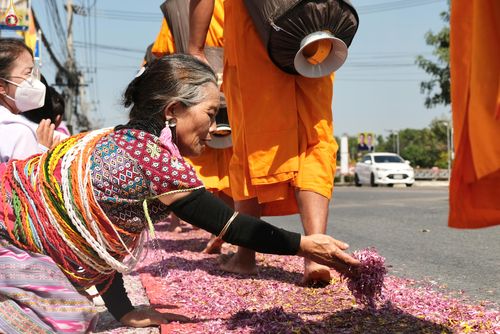 ภาพ No.304210:วันที่ 25 มกราคม พ.ศ. 2569 พิธีต้อนรับพระธรรมยาตรา  รร.สามัคคีราษฏร์บำรุง-วัดพระธรรมกาย ในโครงการธรรมยาตรา กตัญญูบูชา มหาปูชนียาจารย์ พระมงคลเทพมุนี(สด จนฺทสโร) พระผู้ปราบมาร อนุสรณ์สถาน 7 แห่ง ปีที่ 14