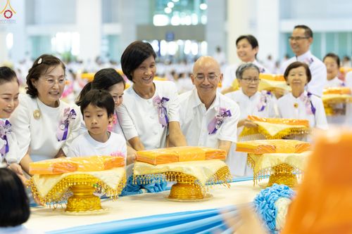 ภาพ No.318560:วันอาทิตย์ต้นเดือนที่ 5 เมษายน พ.ศ.2569 พิธีทอดผ้าป่าสมทบมหาสังฆทาน 40,000 กว่าวัดทั่วประเทศ ณ สภาธรรมกายสากล วัดพระธรรมกาย