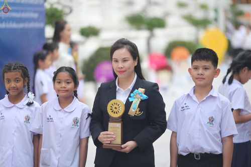 ภาพ No.289076:วันพุธที่ 17 ธันวาคม พ.ศ.2568 กิจกรรมเยาวชนไทยรวมใจทำความดี "เด็กดีมหานคร ต้นแบบด้านศีลธรรม" แข่งขันสอบตอบปัญหาศีลธรรมในพระพุทธศาสนา ครั้งที่ 7 และวันรวมพลังเด็กดี V-Star ประจำปี 2568 ณ วัดมหาธาตุยุวราชรังสฤษฎิ์ราชวรมหาวิหาร กรุงเทพมหานคร