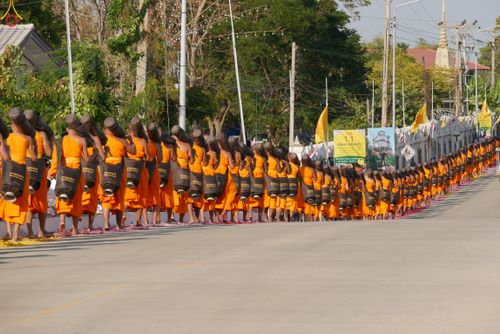 ภาพ No.292885:วันที่ 11 มกราคม พ.ศ. 2569 พิธีต้อนรับพระธรรมยาตรา ณ อนุสรณ์สถานลำดับที่ 3 สถานที่เกิดในเพศสมณะ วัดสองพี่น้อง อำเภอสองพี่น้อง จังหวัดสุพรรณบุรี ในโครงการธรรมยาตรา กตัญญูบูชา มหาปูชนียาจารย์ พระมงคลเทพมุนี(สด จนฺทสโร) พระผู้ปราบมาร อนุสรณ์สถาน 7 แห่ง ปีที