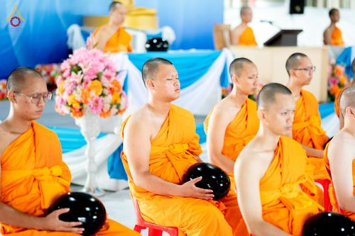 ภาพ No.336076:วันที่ 20 มิถุนายน พ.ศ. 2569 พิธีตักบาตรฉลองพระใหม่ โครงการอุปสมบทธรรมทายาทอุดมศึกษา รุ่นที่ 53