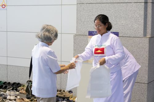 ภาพ No.280500:วันที่ 28 ธันวาคม พ.ศ.2568 พิธีถวายอุปกรณ์ทำความสะอาด ณ ห้องแก้วสารพัดนึก วัดพระธรรมกาย