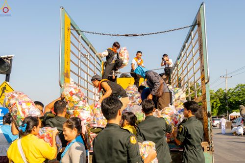 ภาพ No.282502:วันที่ 19 -20 ธันวาคม พ.ศ.2568 เบื้องหลังความสำเร็จ ของการจัดงานตักบาตร พระ 10,000 รูป Skywalk กาญจนบุรี