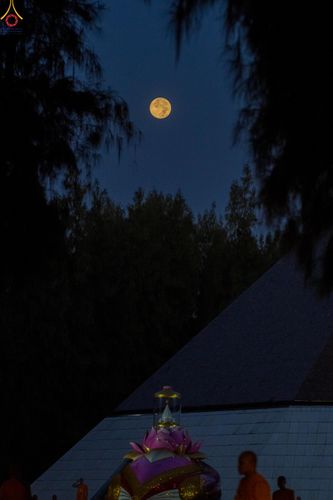 ภาพ No.288375:วันที่ 4 มกราคม พ.ศ. 2569 พระธรรมยาตราปฏิบัติธรรม และถ่ายภาพหมู่ประวัติศาสตร์ ในโครงการธรรมยาตรา กตัญญูบูชา มหาปูชนียาจารย์ พระมงคลเทพมุนี(สด จนฺทสโร) พระผู้ปราบมาร อนุสรณ์สถาน 7 แห่ง ปีที่ 14 ณ อนุสรณ์สถานมหาวิหารพระมงคลเทพมุนี (โลตัสแลนด์) อ.สองพี่น้อง