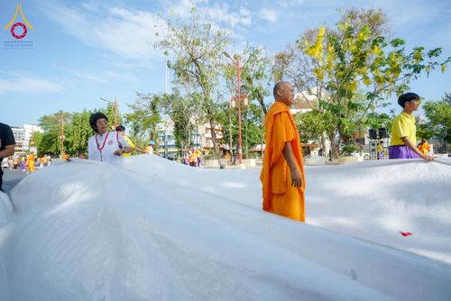 ภาพ No.314023:วันอาทิตย์ที่ 14 มีนาคม พ.ศ. 2569 ทำบุญเมืองหาดใหญ่ตักบาตรพระ 1,109 รูป เติมบุญใหญ่ หลังวิกฤตมหาอุทกภัย ณ ซุ้มประตูไชน่าทาวน์ ถนนศุภสารรังสรรค์ อ.หาดใหญ่ จ.สงขลา