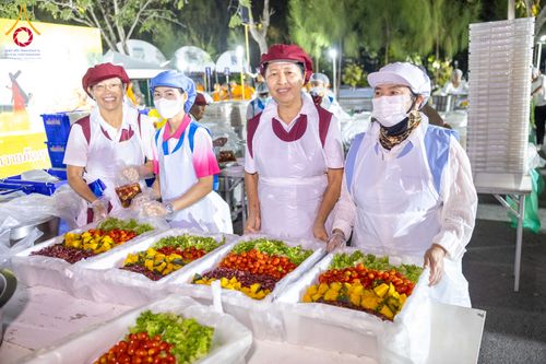 ภาพ No.288175:วันที่ 5 มกราคม พ.ศ. 2569 พิธีถวายภัตตาหารเป็นสังฆทาน แด่พระธรรมยาตรา ในโครงการธรรมยาตรา กตัญญูบูชา มหาปูชนียาจารย์ พระมงคลเทพมุนี(สด จนฺทสโร) พระผู้ปราบมาร อนุสรณ์สถาน 7 แห่ง ปีที่ 14 ณ อนุสรณ์สถานมหาวิหารพระมงคลเทพมุนี (โลตัสแลนด์) อ.สองพี่น้อง จ.สุพรร