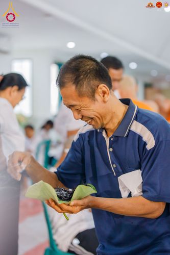 ภาพ No.284487:วันพุธที่ 17  ธันวาคม พ.ศ.2568  พิธีปลงผมนาคธรรมทายาท  โครงการบรรพชาสามเณรและบวชอุบาสิกาแก้ว  ณ วิทยาลัยศรีวิจายา (Sekolah Tinggi Agama Buddha Negeri Sriwijaya) เมืองตังเกอรัง จังหวัดบันเตน ประเทศอินโดนีเซีย