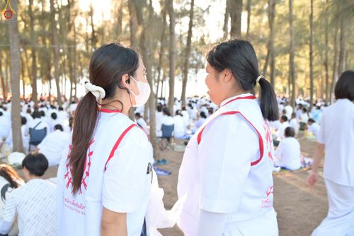 ภาพ No.301430:ภาพเบื้องหลังอาสาสมัครรวมใจ ชุดที่ 4 ในโครงการธรรมยาตรา กตัญญูบูชา มหาปูชนียาจารย์ พระมงคลเทพมุนี(สด จนฺทสโร) พระผู้ปราบมาร อนุสรณ์สถาน 7 แห่ง ปีที่ 14
