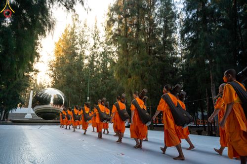 ภาพ No.106269:พระธรรมยาตราร่วมปฏิบัติธรรม และถ่ายภาพหมู่ประวัติศาสตร์ ในโครงการธรรมยาตรากตัญญูบูชา มหาปูชนียาจารย์ พระมงคลเทพมุนี(สด จนฺทสโร) พระผู้ปราบมาร  อนุสรณ์สถาน 7 แห่ง ปีที่ 12  วันที่ 4 มกราคม พ.ศ. 2567  ณ อนุสรณ์สถานมหาวิหารพระมงคลเทพมุนี จ.สุพรรณบุรี