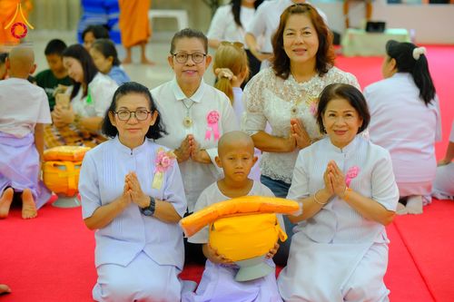 ภาพ No.319886:วันเสาร์ที่ 4 เมษายน พ.ศ.2569 พิธีตัดปอยผมและปลงผม พิธีขอขมาผู้ปกครองและมอบผ้าไตร พิธีบรรพชาและถวายบาตร ณ ศูนย์ปฏิบัติธรรมและศูนย์อบรมเยาวชนเพชรบุรี  ต.ท่าแลง อ.ท่ายาง จ.เพชรบุรี